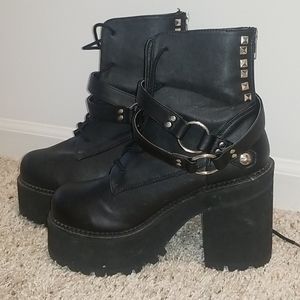 Demonia platform boots